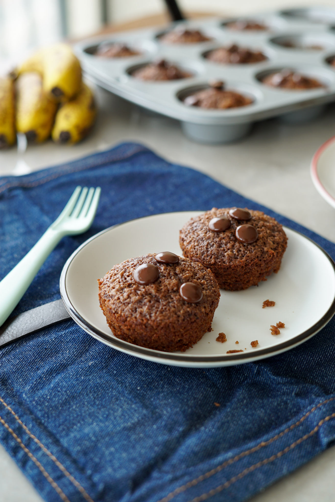 Bolo de banana com chocolate para a lancheira