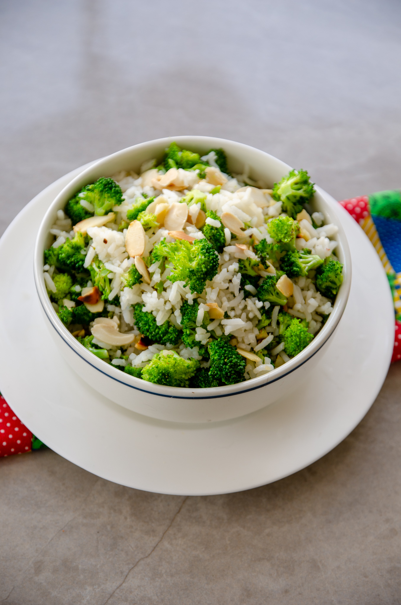 Como fazer arroz com brócolis e amêndoa laminada