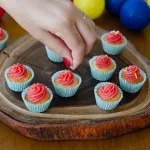 como fazer cobertura para bolinho de morango