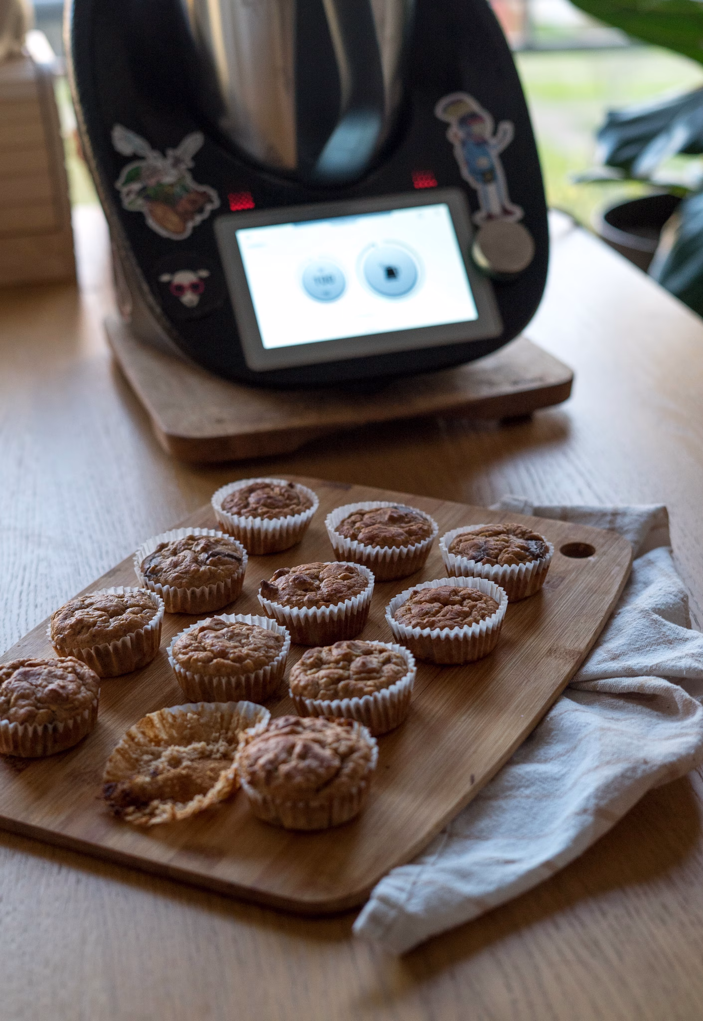 Bolinho de banana, nozes e chocolate (receita bimby)